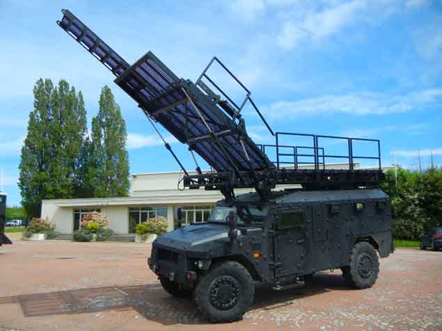 Hydraulic equipment for military vehicle